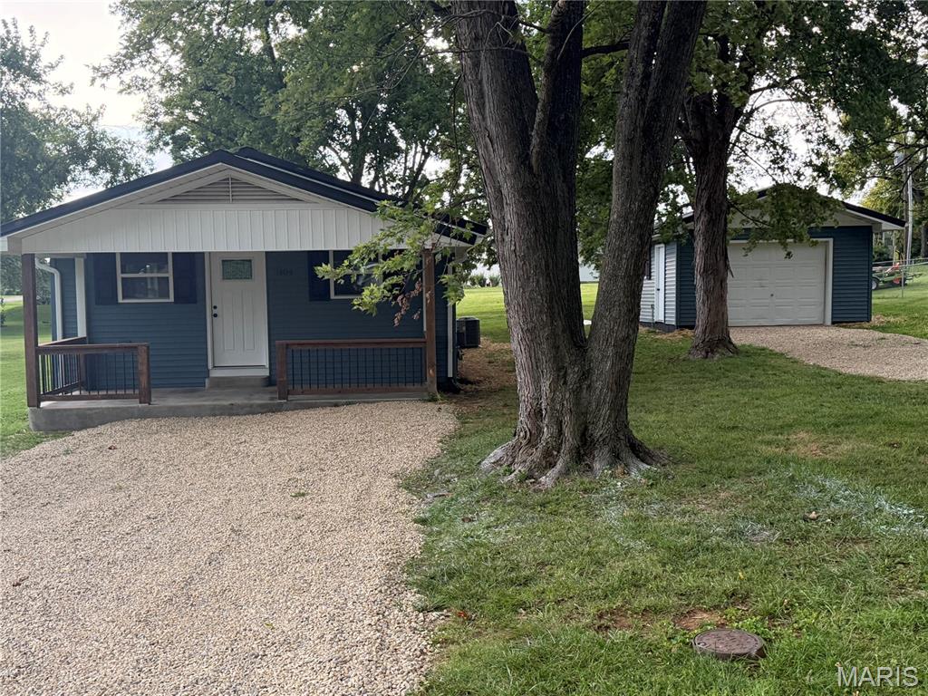 Photo of 1404 E Ridge Road, Desloge, MO 63601 (MLS # 26052106)