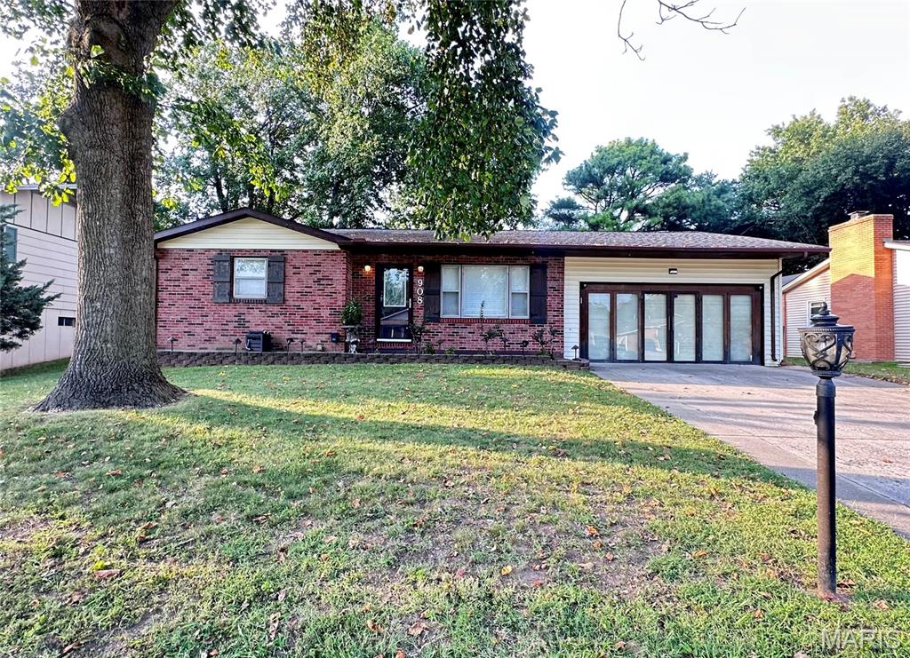 Photo of 908 Crescent Drive, Sikeston, MO 63801 (MLS # 26052415)