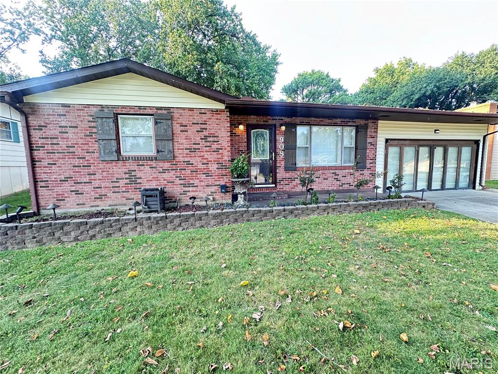 908 Crescent Drive