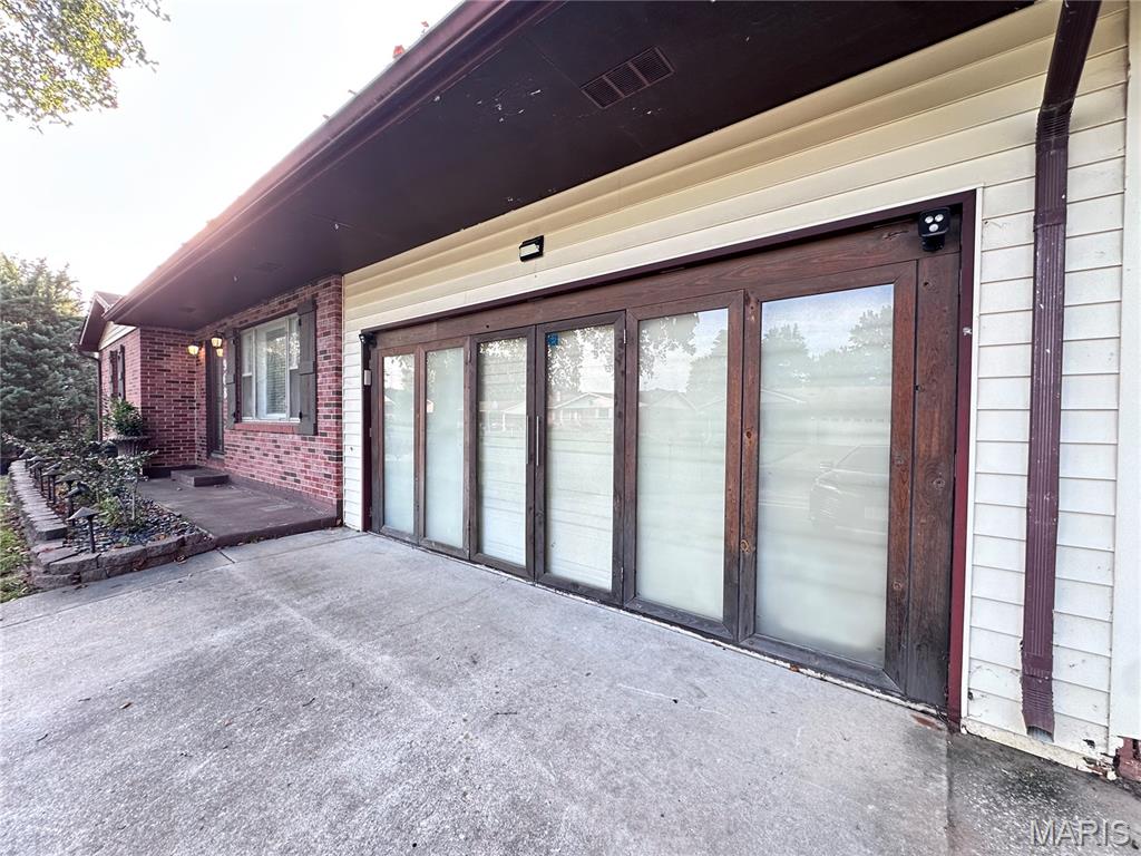 908 Crescent Drive