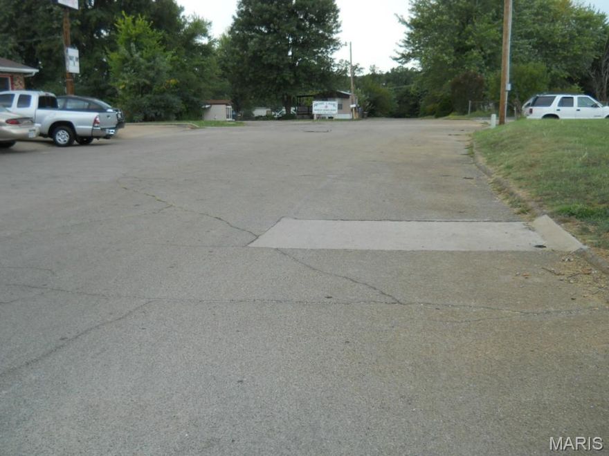 Commercial lot close to Karsch Blvd. in prime business area.  Includes easement to Rose Lane mobile park.  Former site of Expresso to Go.  Good investment potential if shopping center expansion is realized. Location: City, High Traffic, Retail Center