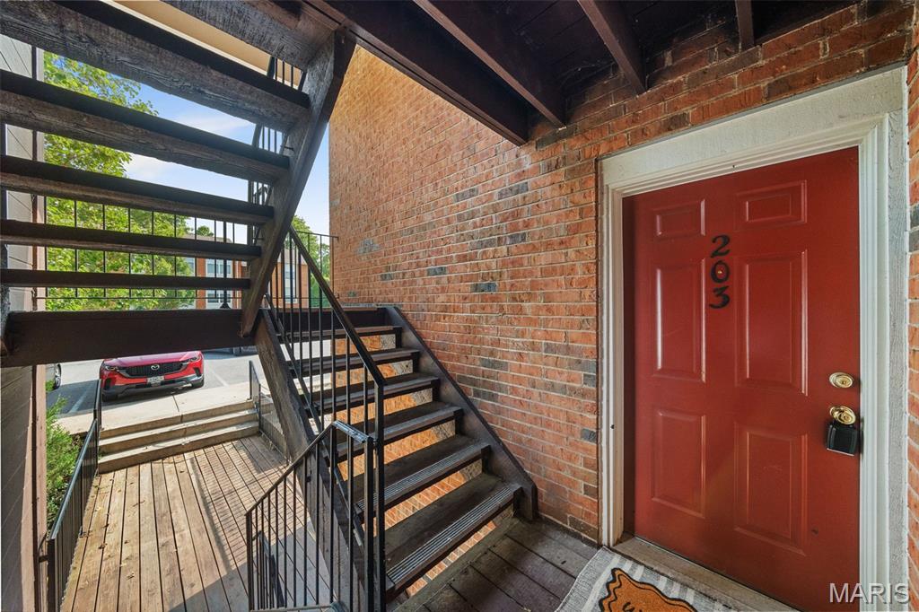 Photo of 1934 Greenpoint Drive #203, Kirkwood, MO 63122 (MLS # 26042692)