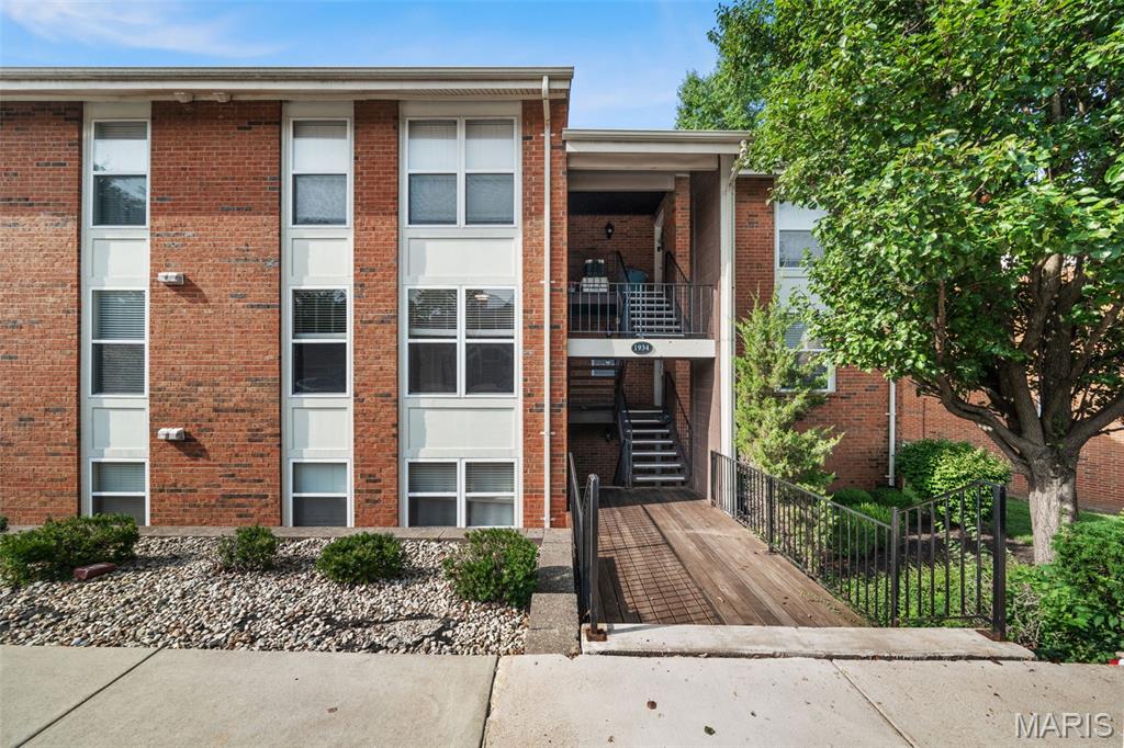 Photo of 1934 Greenpoint Drive #203, Kirkwood, MO 63122 (MLS # 26042692)