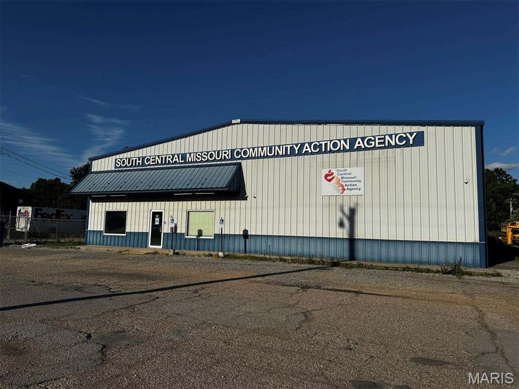 Photo of 1716 S Broadway Street, Poplar Bluff, MO 63901 (MLS # 26038995)