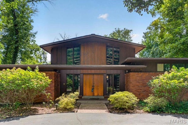 2 VILLA COUBLAY, FRONTENAC, MO 63131 - Image ae10677755a2b41ab1dca0733b98d220/1337797412