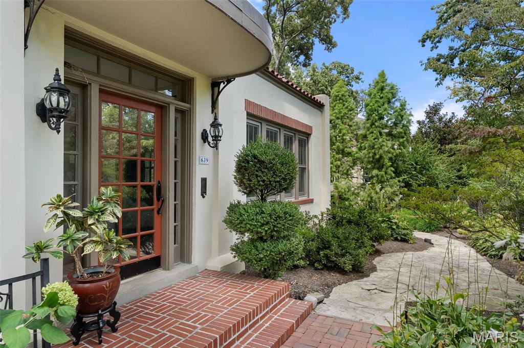 639 Locksley Place