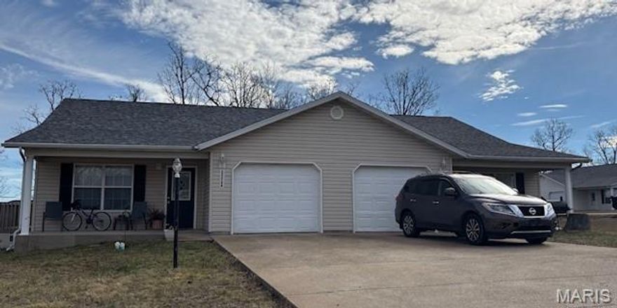 Great Investment opportunity!  Close to Ft. Leonard Wood with leases in place.  Great condition.