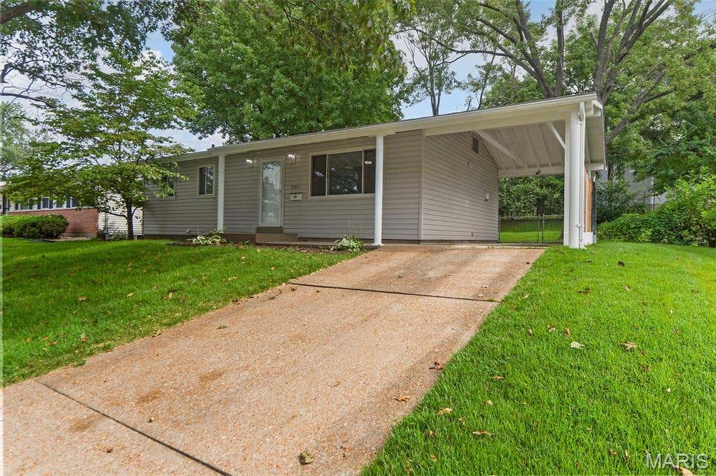 Photo of 2065 Tahoe Drive, Florissant, MO 63031 (MLS # 26052551)