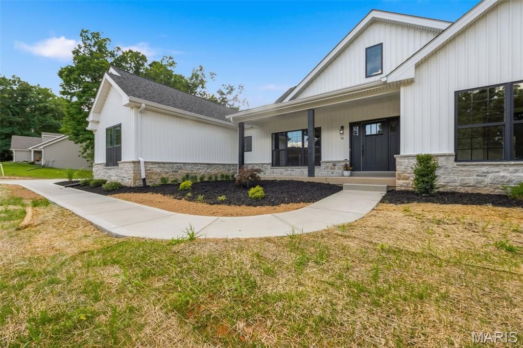 Photo of 15 Woodline Drive, Winfield, MO 63389 (MLS # 26038850)