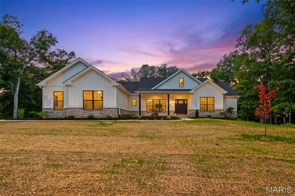 Photo of 15 Woodline Drive, Winfield, MO 63389 (MLS # 26038850)