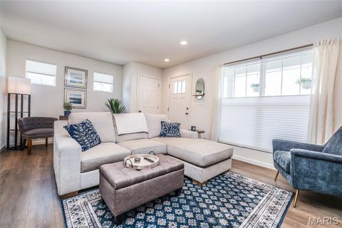 Tiny photo for 635 Maple Forest #24, Kirkwood, MO 63122 (MLS # 26013146)