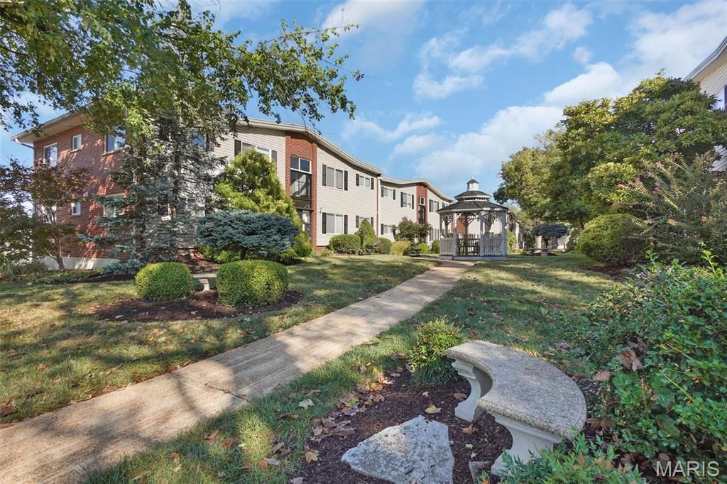 Photo of 109 E Washington Avenue #2S, Kirkwood, MO 63122 (MLS # 25071278)