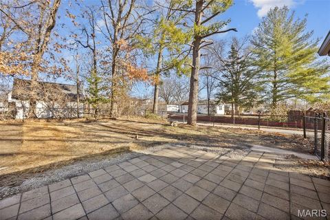 Tiny photo for 831 S Harrison Avenue, Kirkwood, MO 63122 (MLS # 26002316)