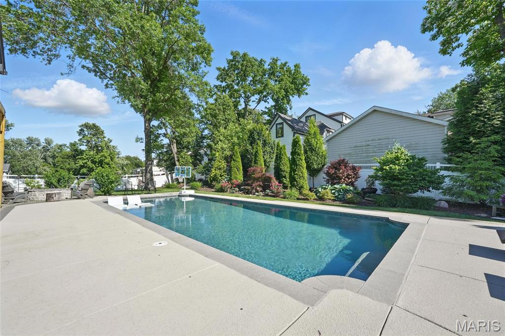 618 East Argonne Drive Consolidation - Residential