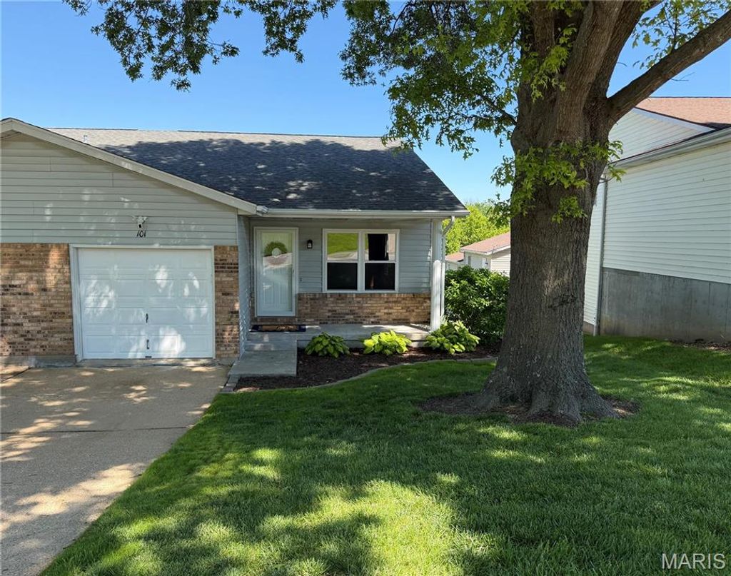 Photo of 101 Wenona Drive, Washington, MO 63090 (MLS # 26027853)