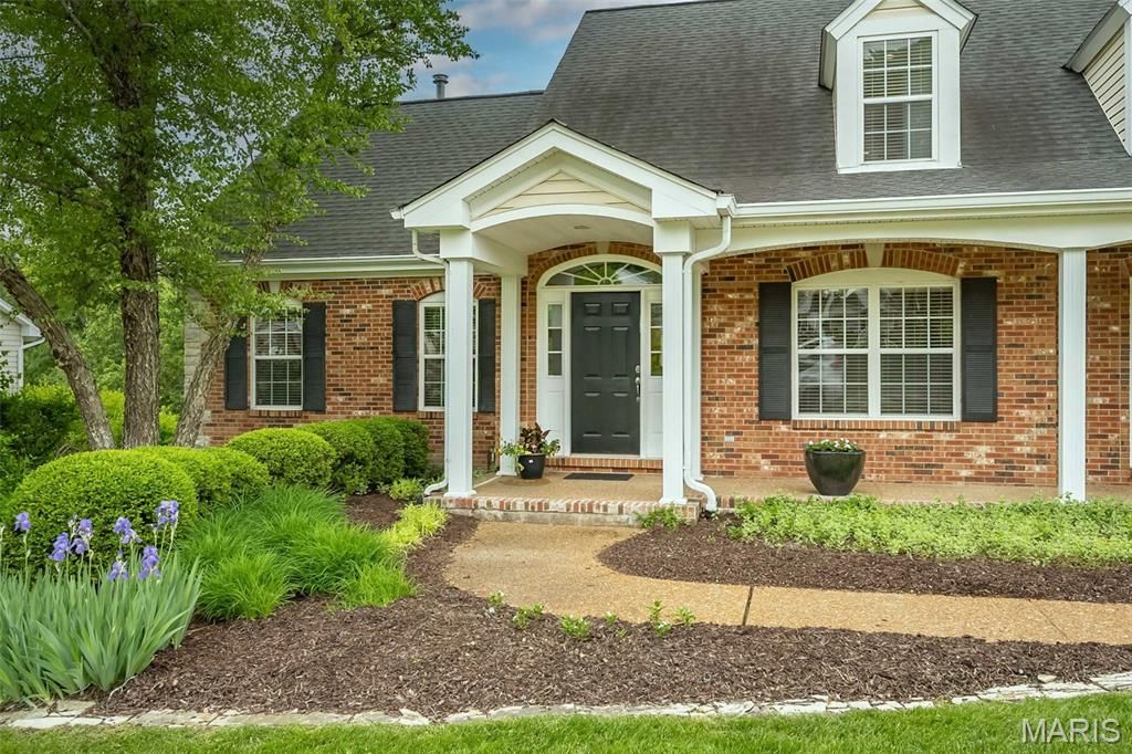 Photo of 102 Seabrook Court, Chesterfield, MO 63017 (MLS # 26007291)