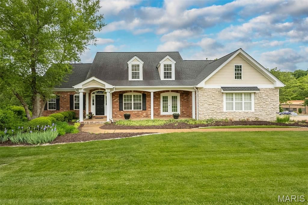 Photo of 102 Seabrook Court, Chesterfield, MO 63017 (MLS # 26007291)