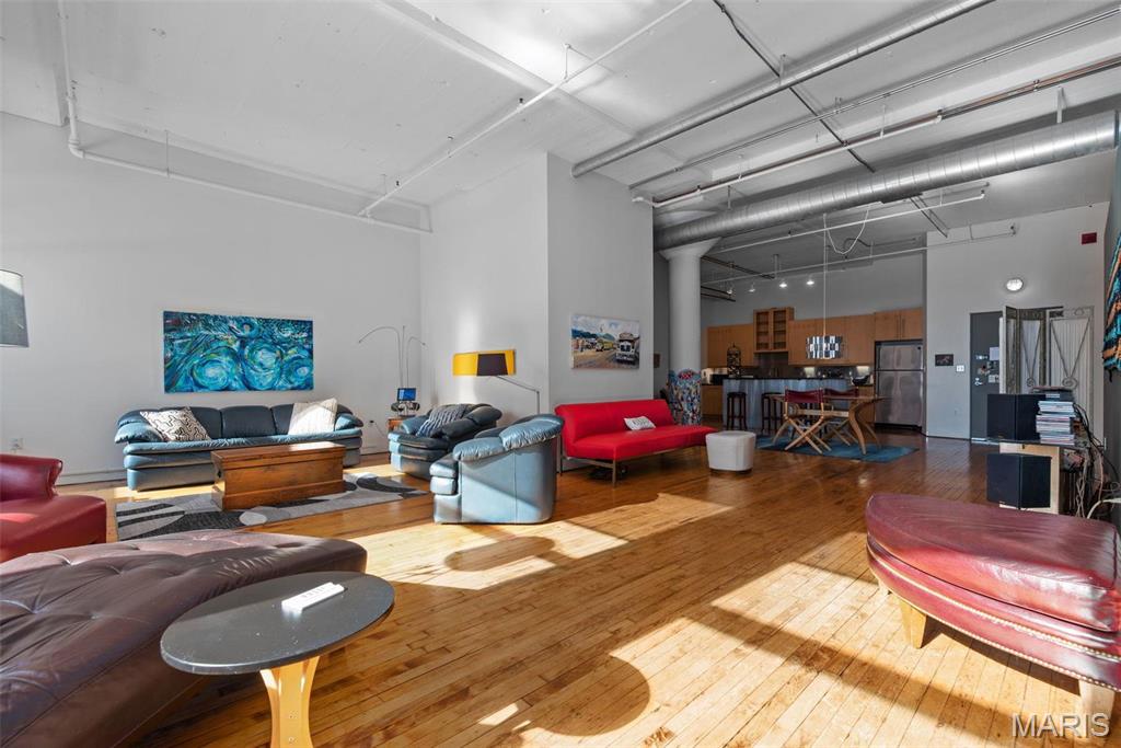1010 Saint Charles Street 904