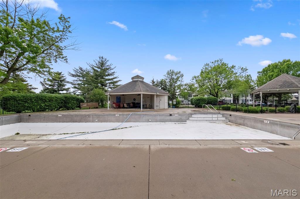 St Peters, Missouri 63376, United States, 2 Bedrooms Bedrooms, ,1 BathroomBathrooms,Residential,Active,126998