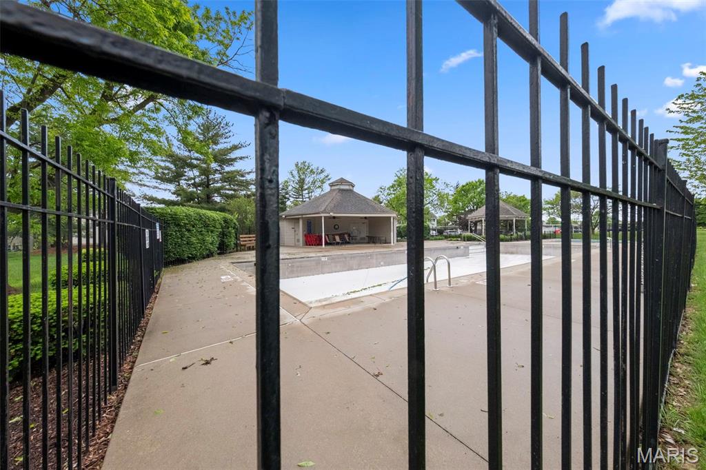 St Peters, Missouri 63376, United States, 2 Bedrooms Bedrooms, ,1 BathroomBathrooms,Residential,Active,126998