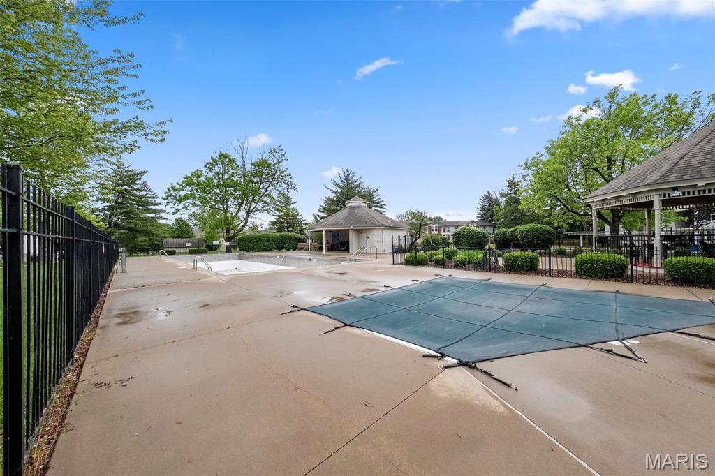 St Peters, Missouri 63376, United States, 2 Bedrooms Bedrooms, ,1 BathroomBathrooms,Residential,Active,126998