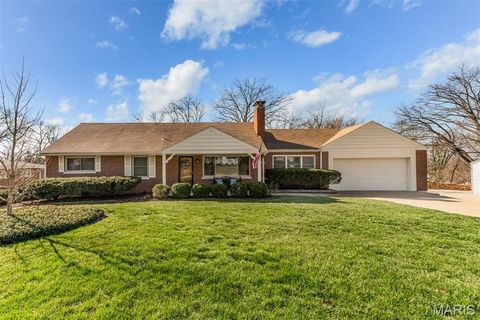 Photo of 12 Winslow Lane, Des Peres, MO 63131 (MLS # 26008503)