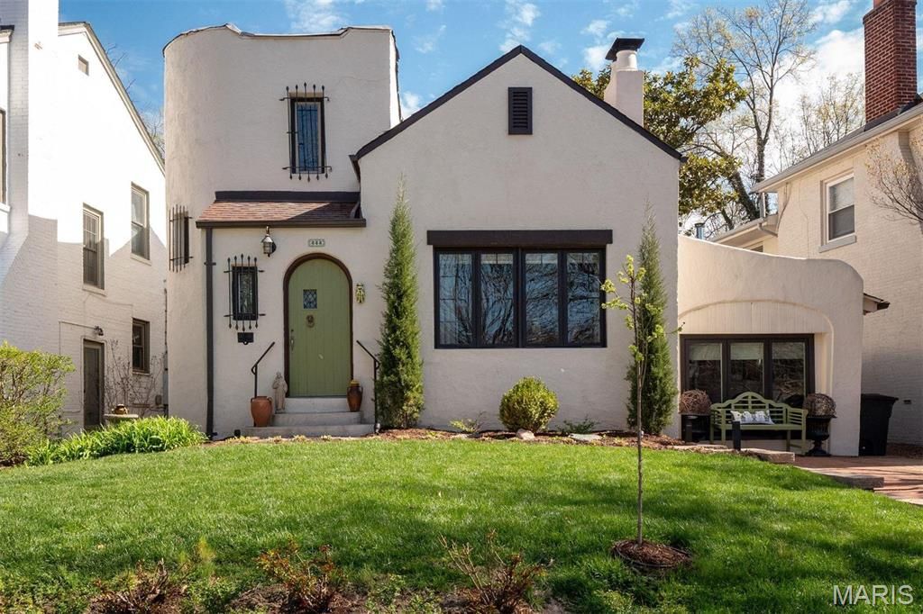 Photo of 444 Carswold Drive, Clayton, MO 63105 (MLS # 26013909)