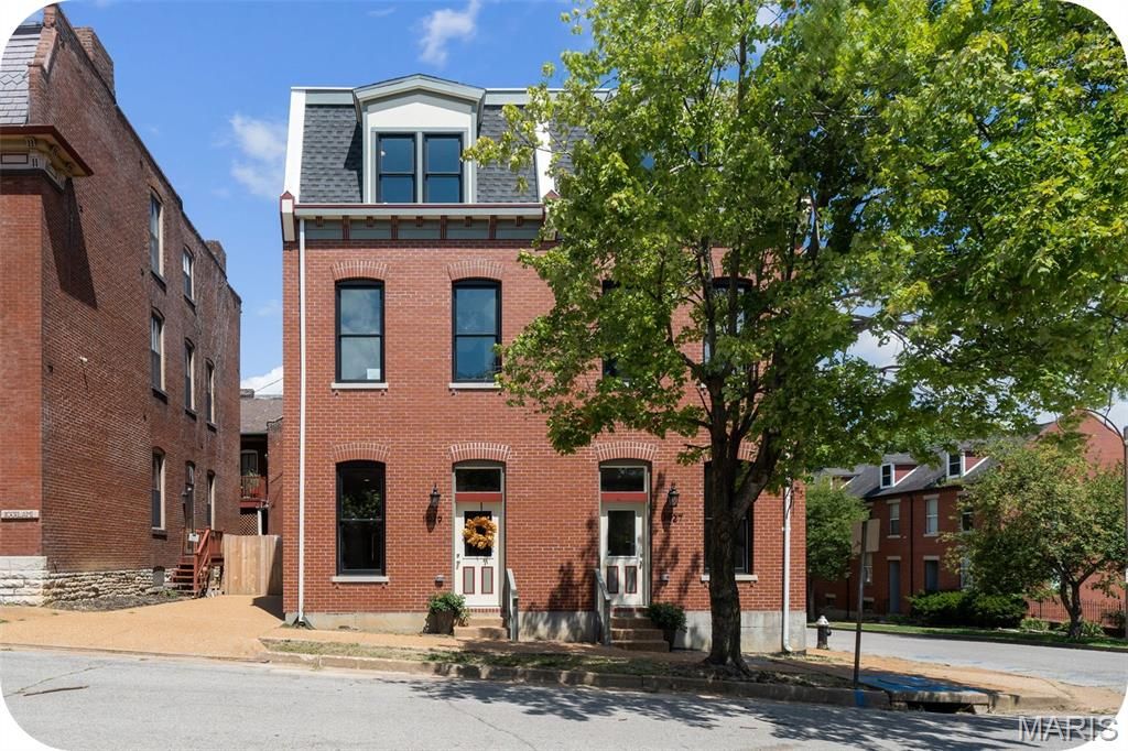 Photo of 1029 Lami, St Louis, MO 63104 (MLS # 25072838)