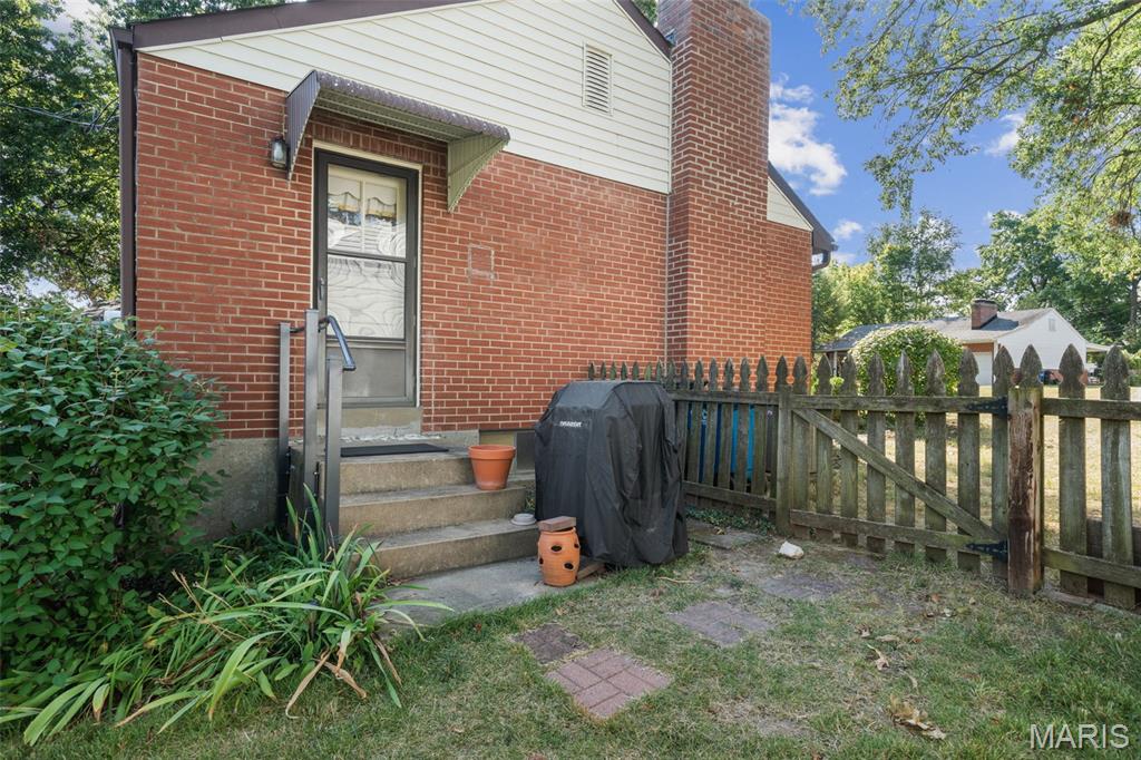 Unincorporated, Missouri 63123, United States, 2 Bedrooms Bedrooms, ,1 BathroomBathrooms,Residential,Pending,210474