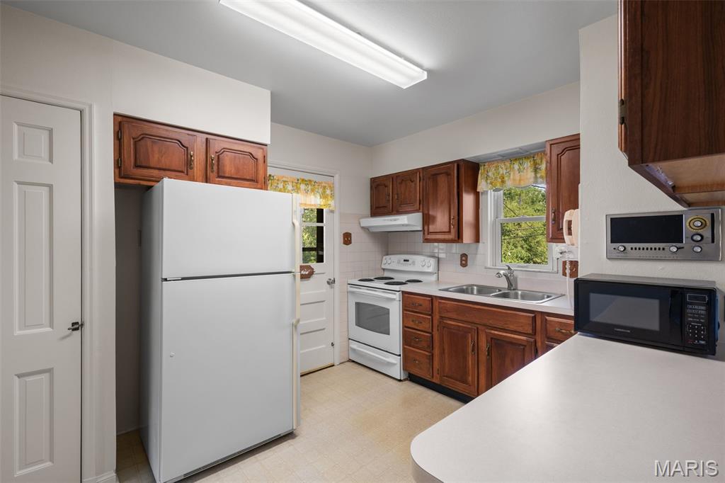 Unincorporated, Missouri 63123, United States, 2 Bedrooms Bedrooms, ,1 BathroomBathrooms,Residential,Pending,210474