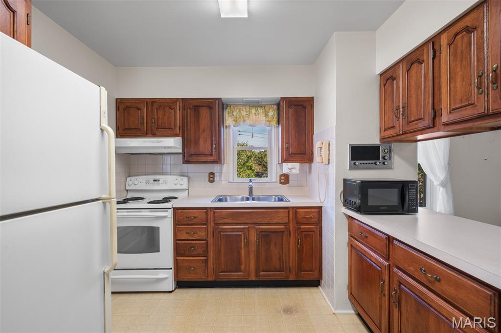 Unincorporated, Missouri 63123, United States, 2 Bedrooms Bedrooms, ,1 BathroomBathrooms,Residential,Pending,210474