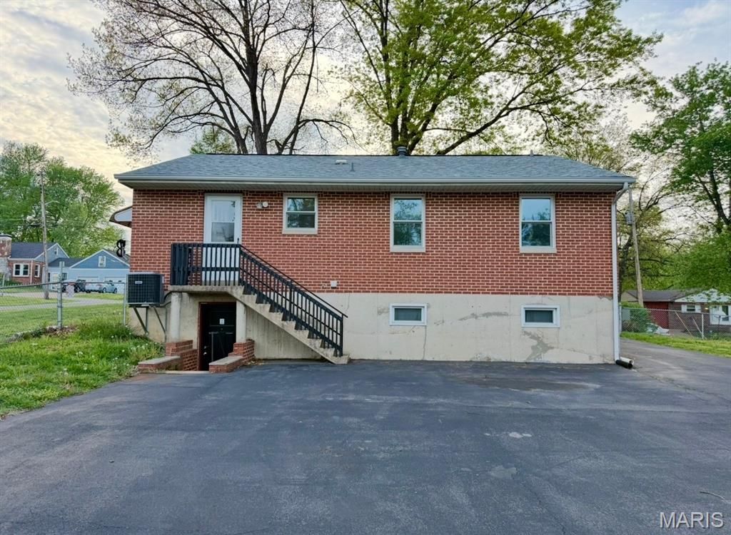 Photo of 7602 Elton St, Affton, MO 63123 (MLS # 26027225)