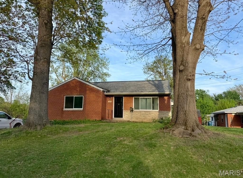Photo of 7602 Elton St, Affton, MO 63123 (MLS # 26027225)