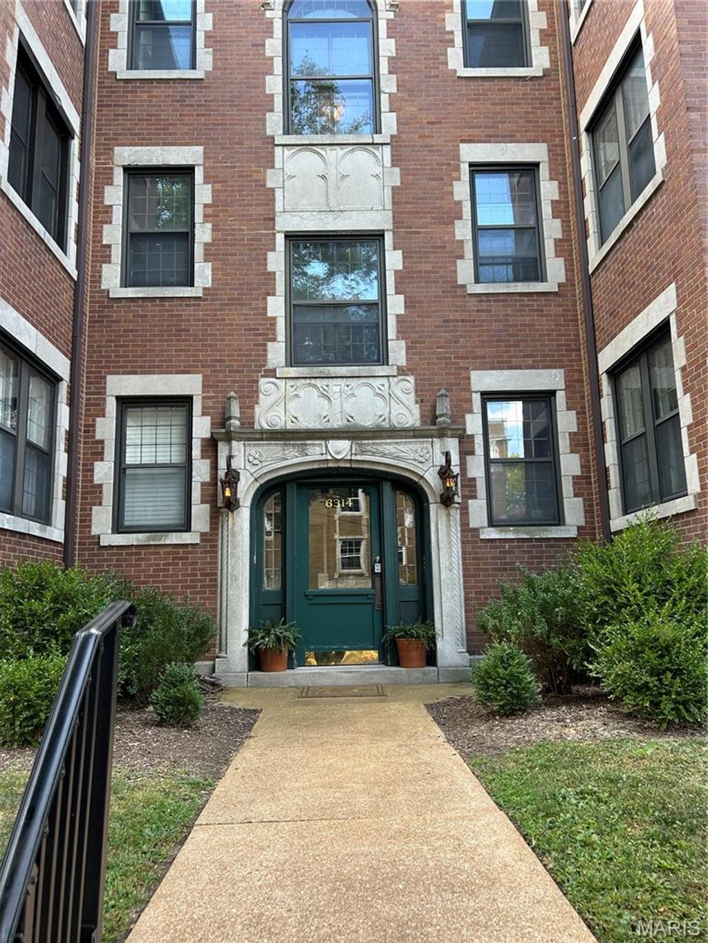 Photo of 6314 S Rosebury Avenue #2E, Clayton, MO 63105 (MLS # 26020994)
