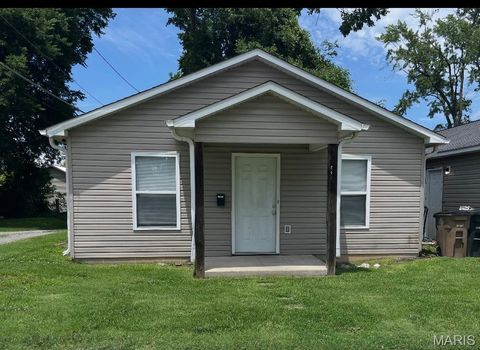Photo of 620 Jefferson Avenue, Cape Girardeau, MO 63703 (MLS # 26046934)