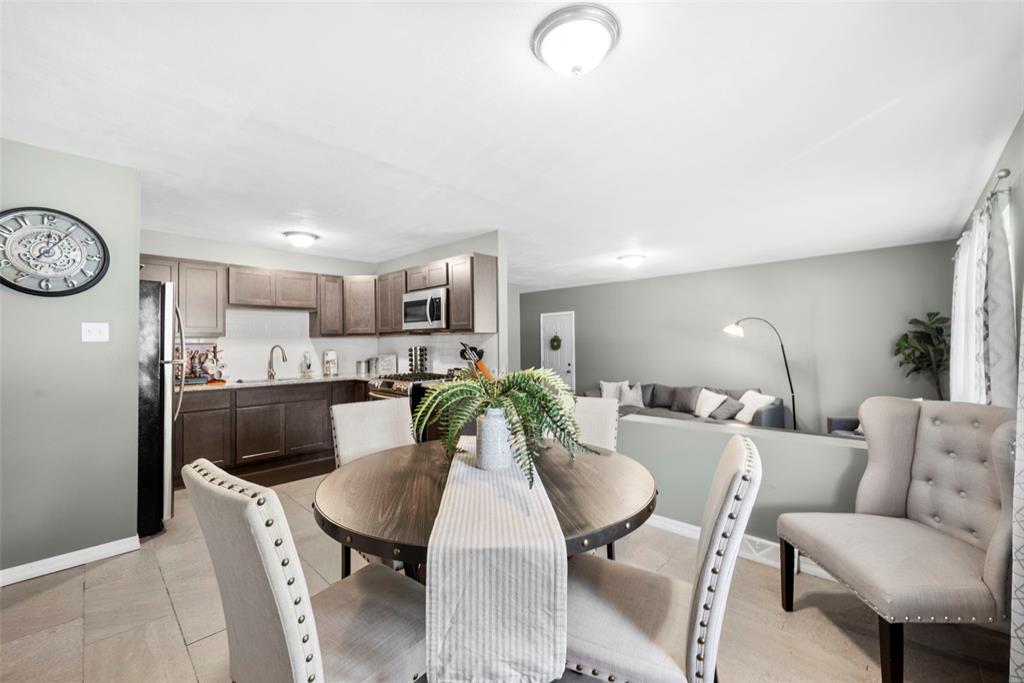 St Charles, Missouri 63303, United States, 3 Bedrooms Bedrooms, ,2 BathroomsBathrooms,Residential,Pending,132103