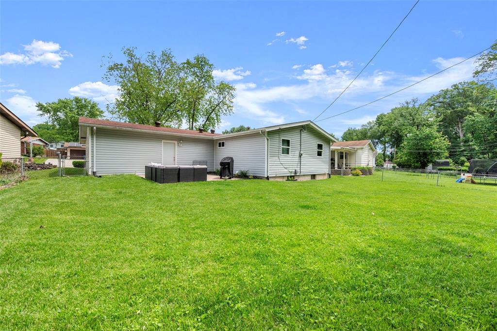 St Charles, Missouri 63303, United States, 3 Bedrooms Bedrooms, ,2 BathroomsBathrooms,Residential,Pending,132103