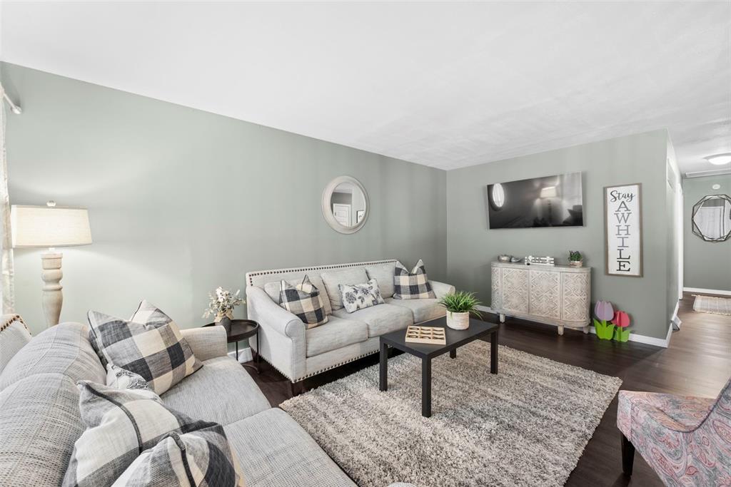 St Charles, Missouri 63303, United States, 3 Bedrooms Bedrooms, ,2 BathroomsBathrooms,Residential,Pending,132103