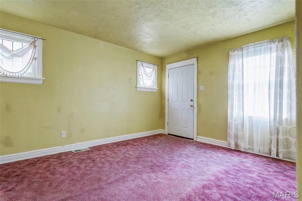 7039 Plymouth Avenue