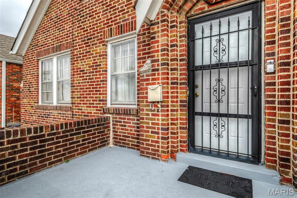 7039 Plymouth Avenue