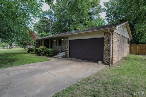 Photo of 1804 Zehm Avenue, Poplar Bluff, MO 63901 (MLS # 26031780)