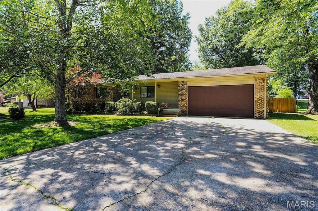 Photo of 1804 Zehm Avenue, Poplar Bluff, MO 63901 (MLS # 26031780)