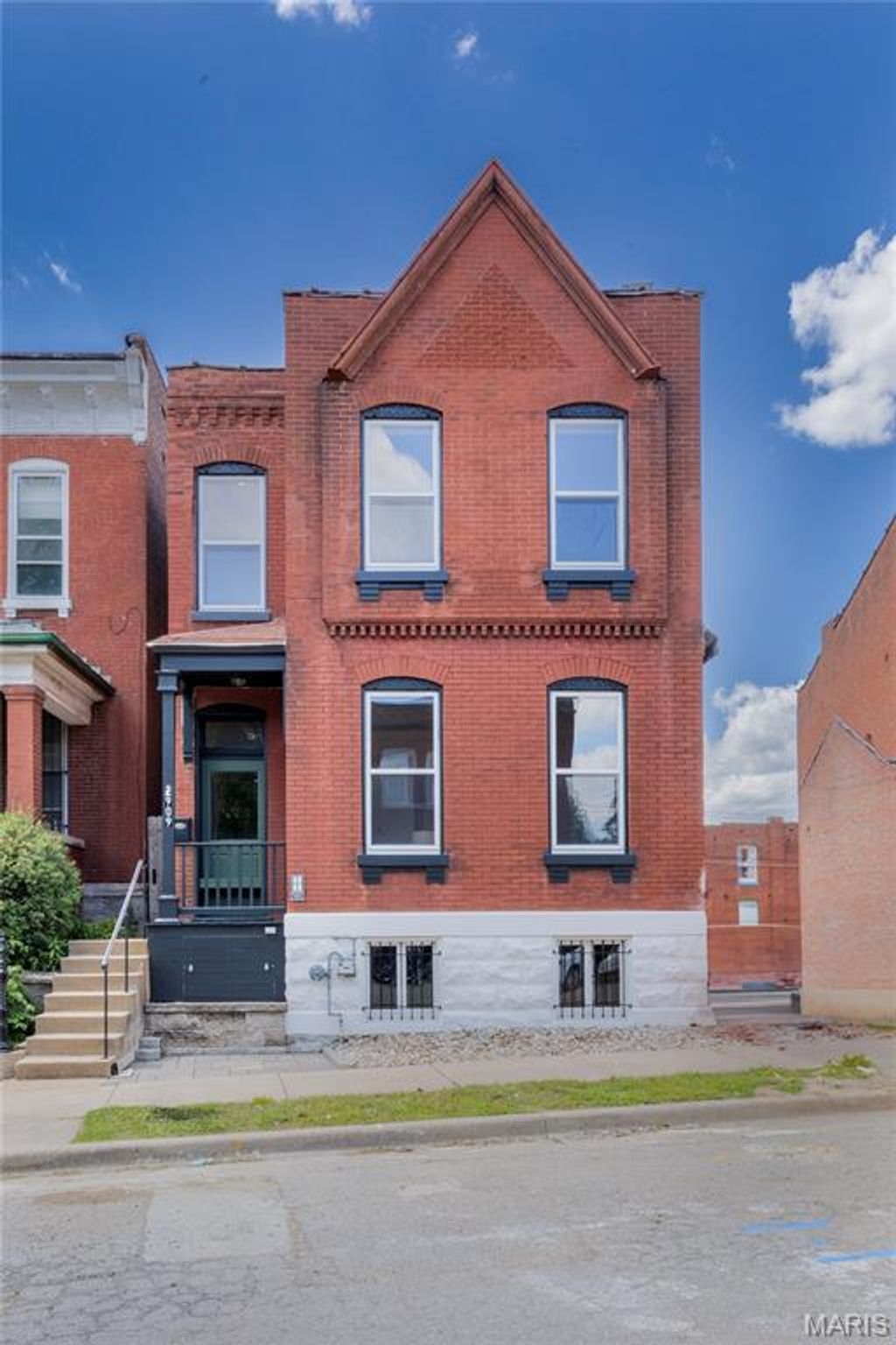 Photo of 2909 McNair Avenue, St Louis, MO 63118 (MLS # 26028491)