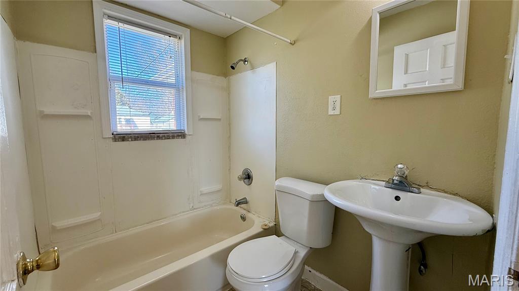 Unincorporated, Missouri 63133, United States, 3 Bedrooms Bedrooms, ,1 BathroomBathrooms,Residential,Active,214651