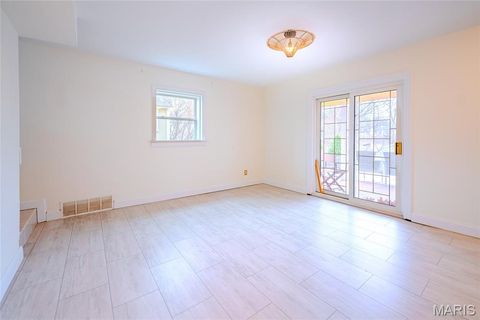 Tiny photo for 452 Iris Lane, Kirkwood, MO 63122 (MLS # 26001433)