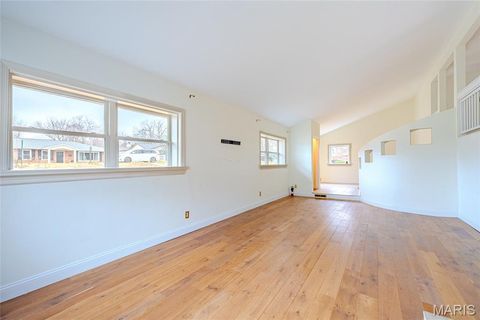 Tiny photo for 452 Iris Lane, Kirkwood, MO 63122 (MLS # 26001433)