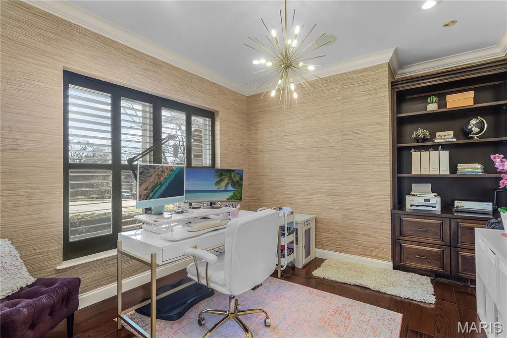 Windwood Lake Estate - Residential