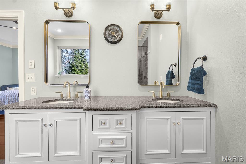 Windwood Lake Estate - Residential