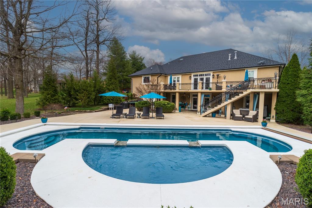 Windwood Lake Estate - Residential