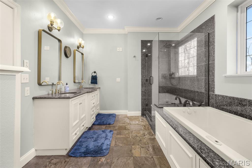 Windwood Lake Estate - Residential